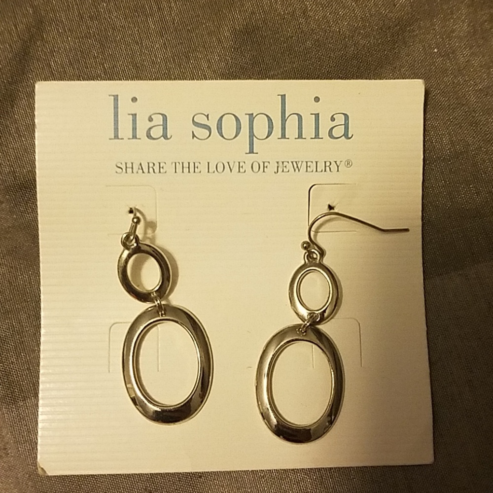 Jewelry - Picture 2 of 3